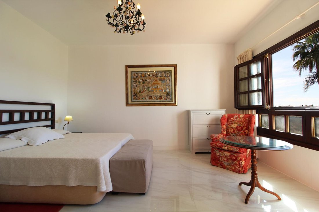 Villa in San Pedro de Alcántara, Andalusia, Spain 4 - 15229766