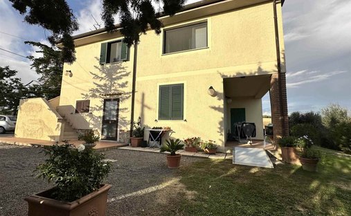 Maisons de campagne à Magliano in Toscana, Toscane, Italie 1