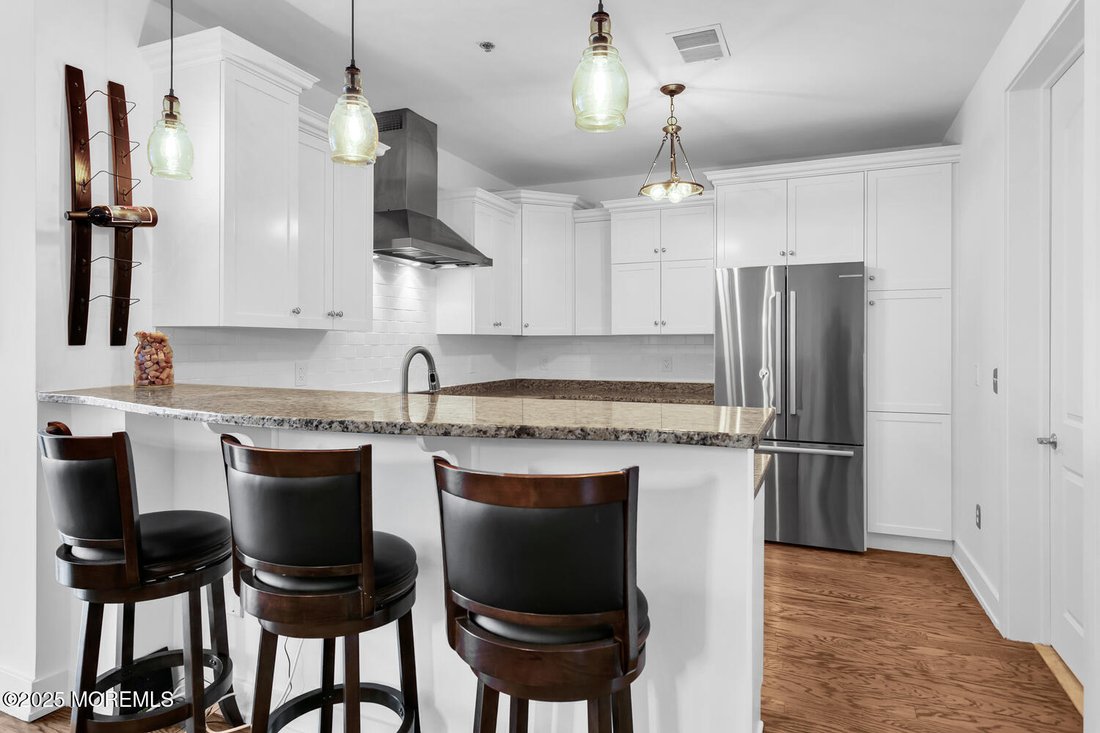 Condo in Long Branch, New Jersey, United States 3 - 15229602