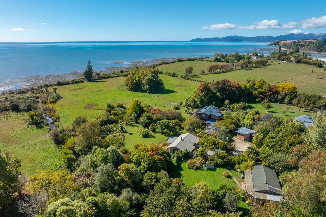 House in Patons Rock, Tasman, New Zealand 3 - 14100341