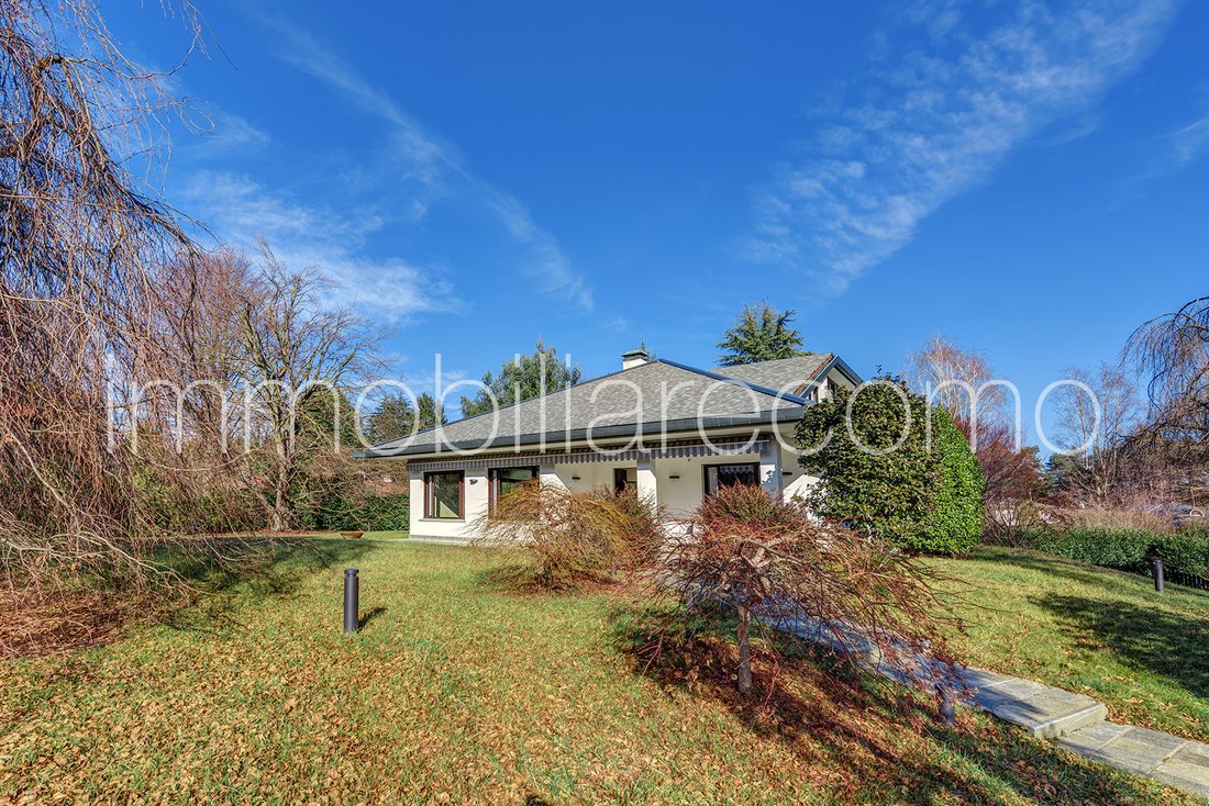 Villa in Como Borghi, Como, Lombardy 1 - 15230714