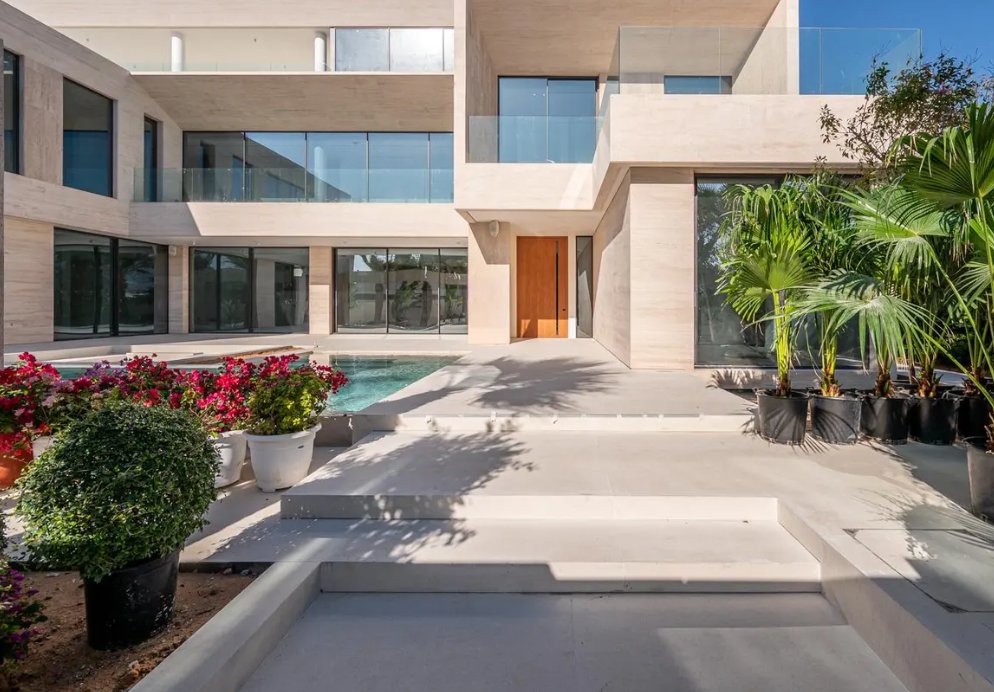 Villa in Pearl Jumeirah, Dubai, United Arab Emirates 1 - 15230710