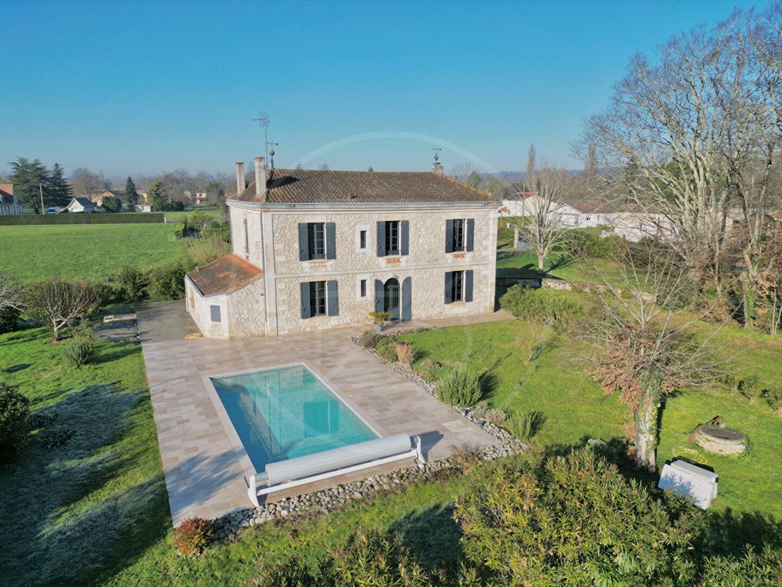 Villa in Sainte-Foy-la-Grande, Nouvelle-Aquitaine, France 1 - 15231339