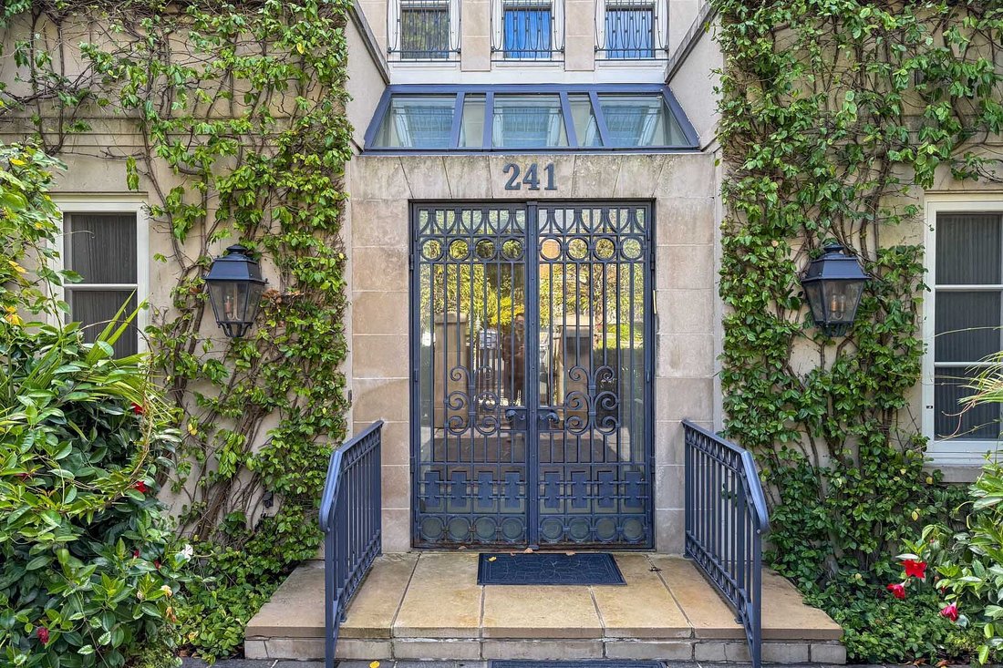 House in Toronto, Ontario, Canada 3 - 15232055