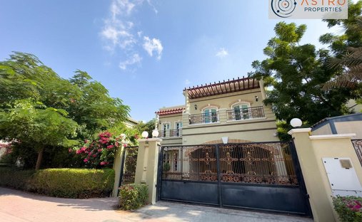 Villa in Dubai, Dubai, United Arab Emirates 1