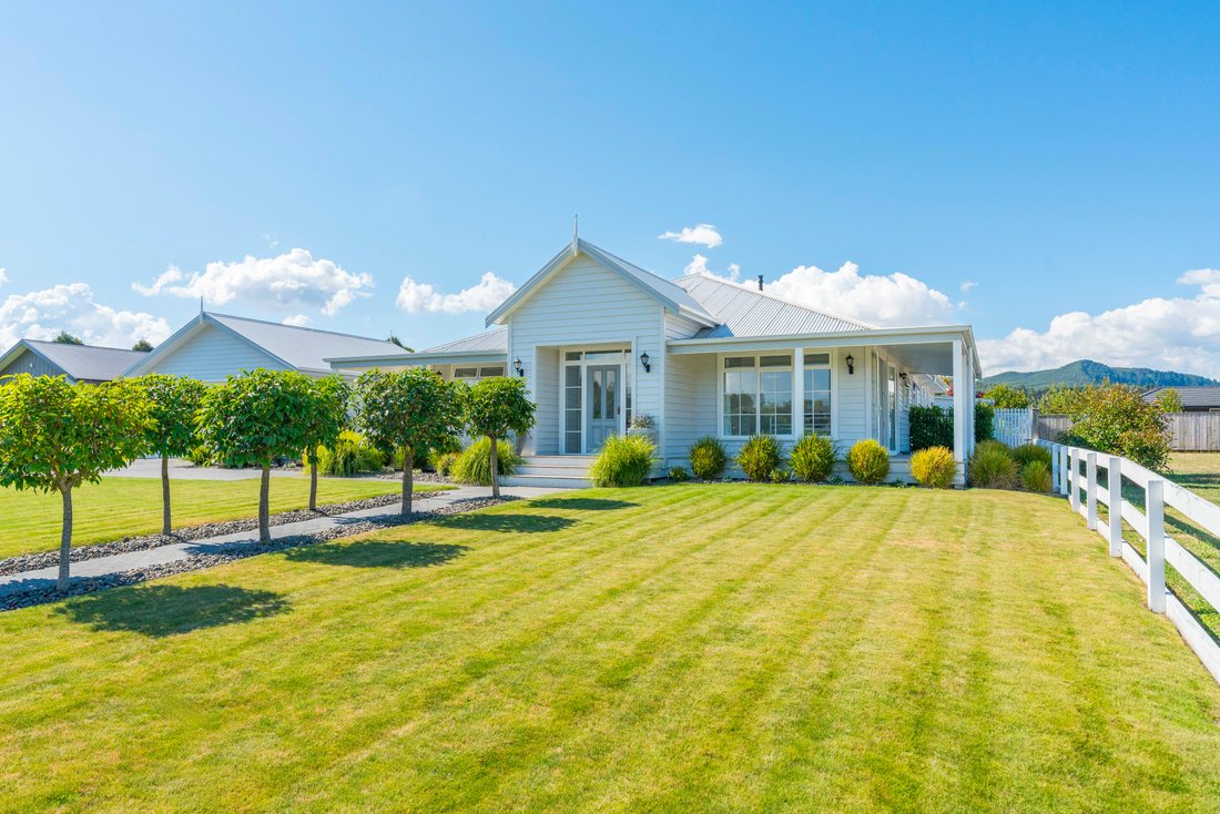 House in Kinloch, Waikato, New Zealand 1 - 15231997