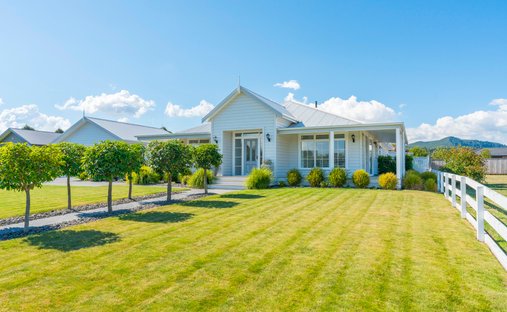 House in Kinloch, Waikato, New Zealand 1