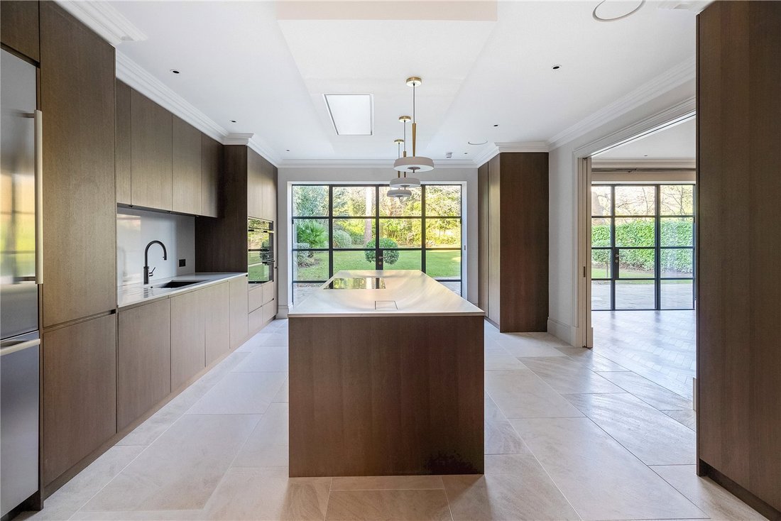 House in Fairmile, Elmbridge, England 2 - 15232991