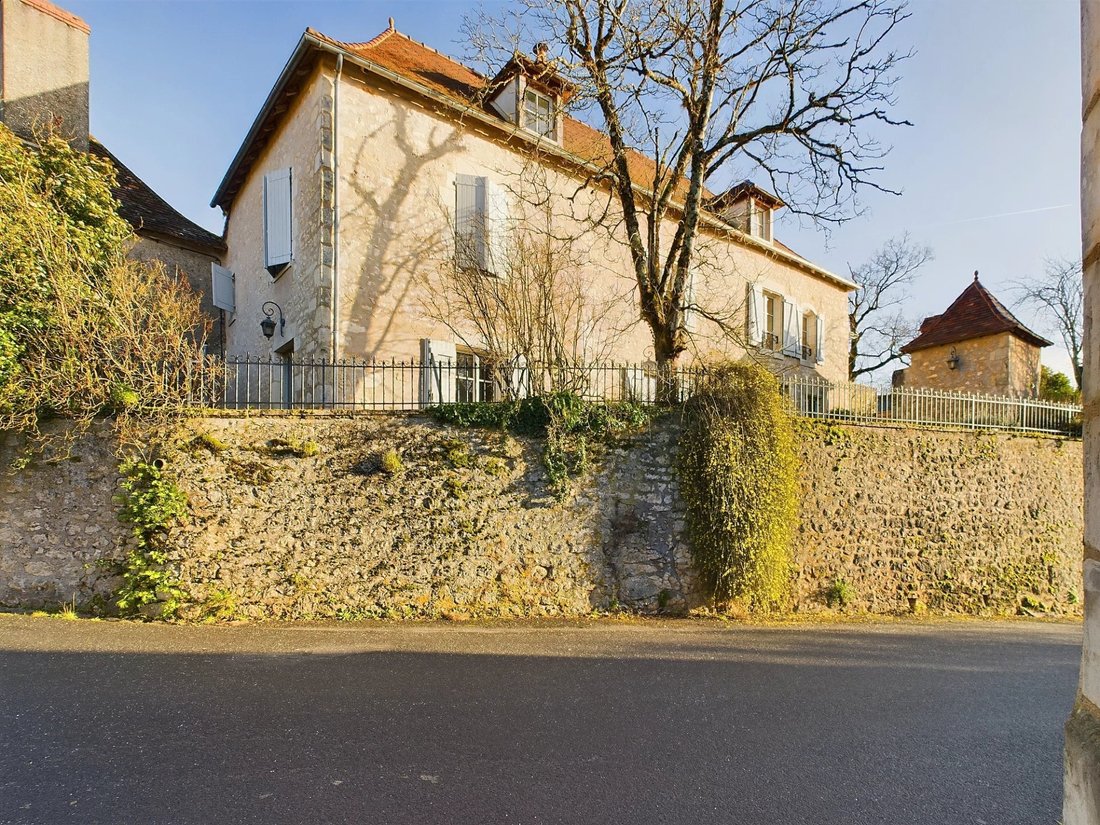 House in Angles-sur-l'Anglin, Nouvelle-Aquitaine, France 1 - 15232689