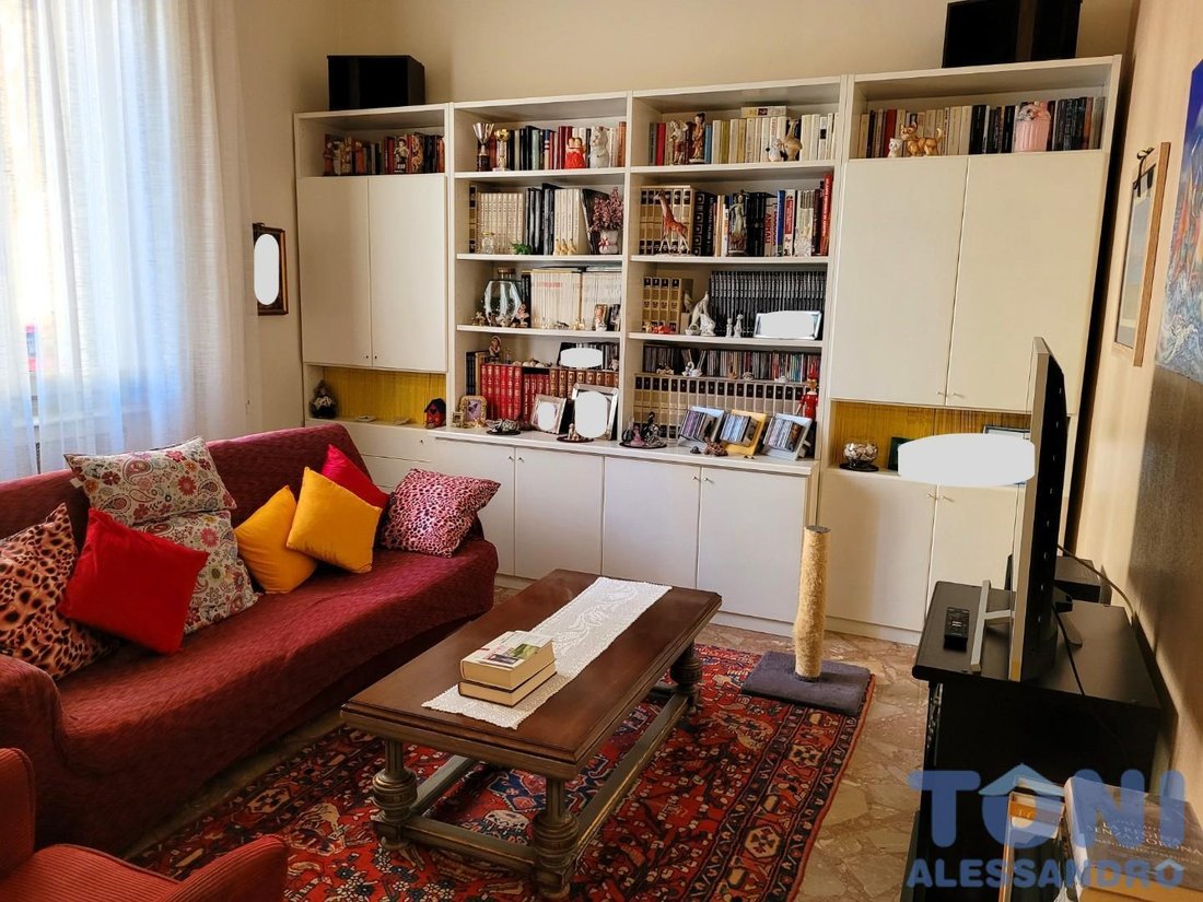 Villa in Station Area, Empoli, Tuscany 4 - 15233372