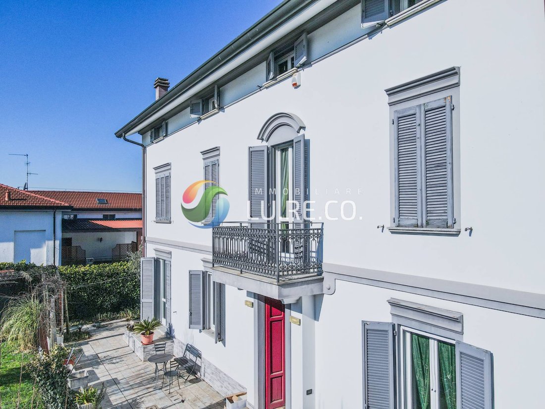 Villa in Inverigo, Lombardy, Italy 1 - 15233597