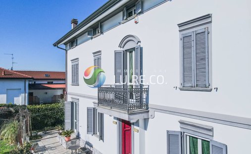 Villa in Inverigo, Lombardy, Italy 1