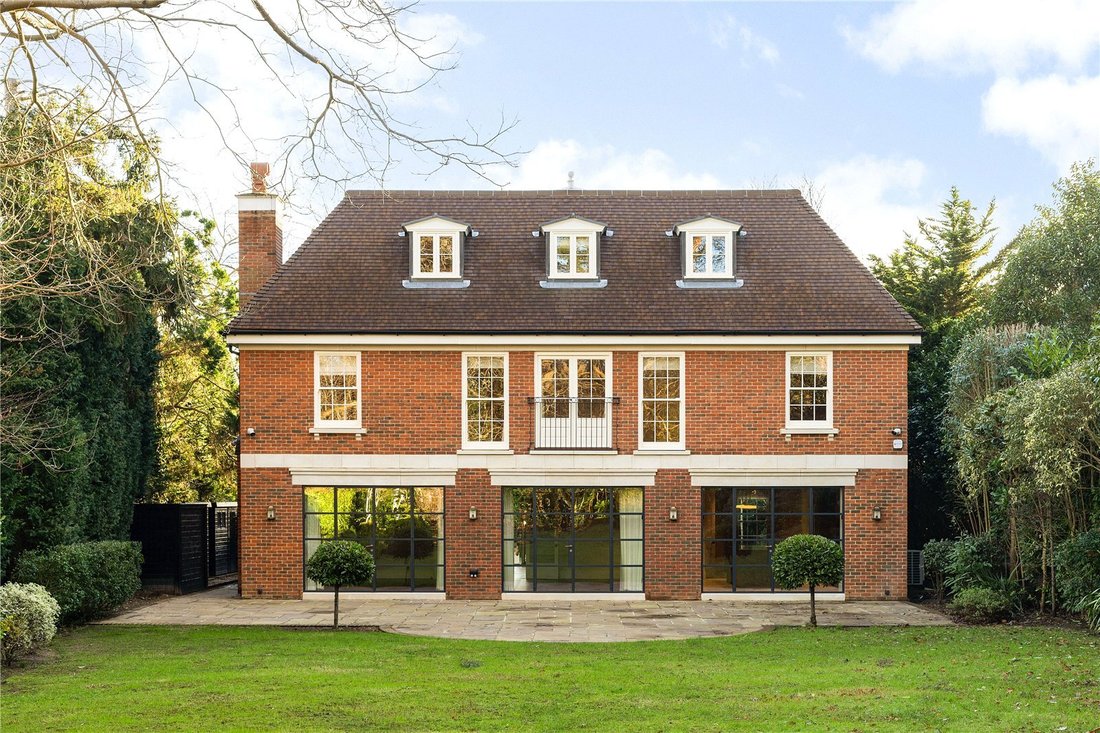House in Fairmile, Elmbridge, England 3 - 15232991