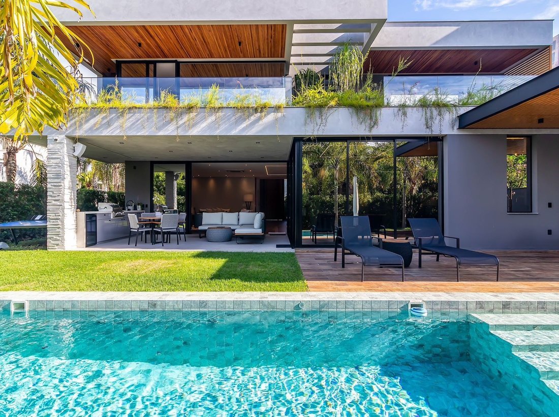 House in Jurerê Internacional, State of Santa Catarina, Brazil 1 - 15233308