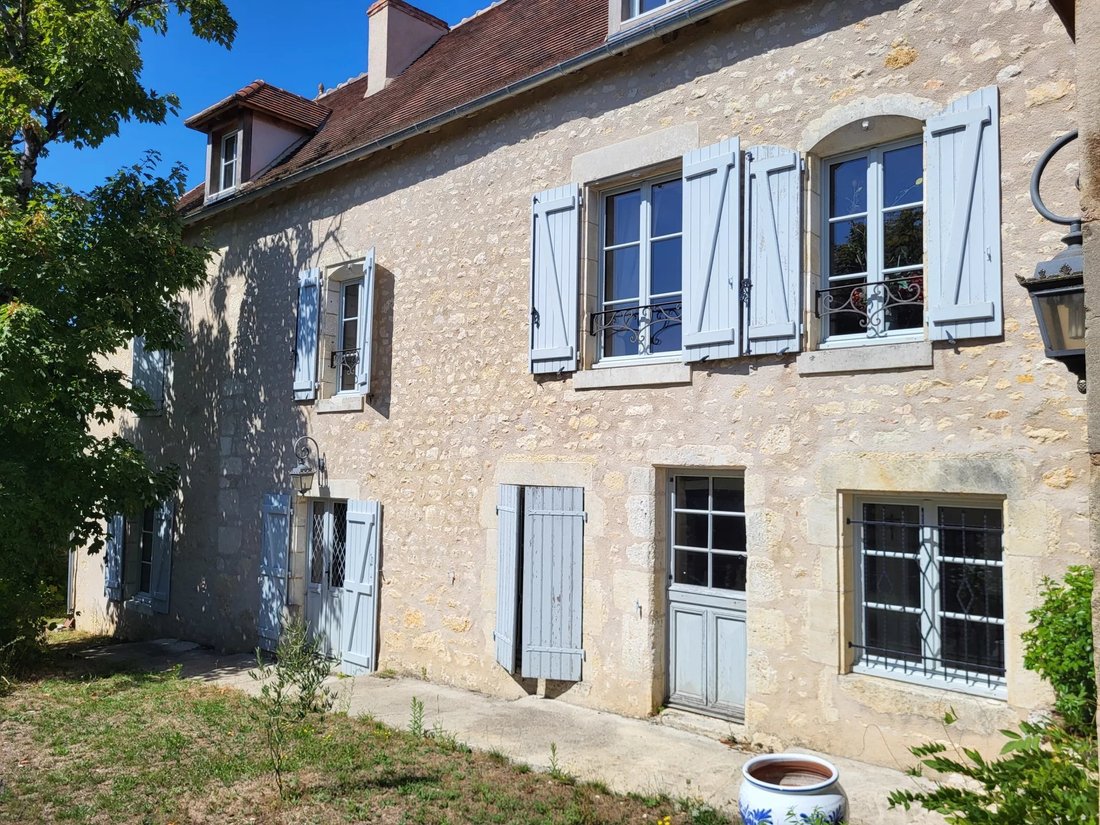 House in Angles-sur-l'Anglin, Nouvelle-Aquitaine, France 2 - 15232689