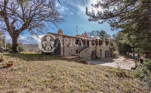 Farm Ranch in Castel del Piano, Tuscany, Italy 1