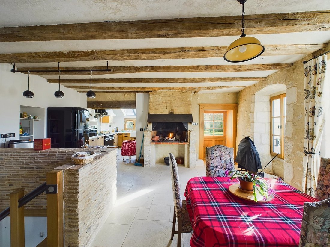 House in Angles-sur-l'Anglin, Nouvelle-Aquitaine, France 3 - 15232689