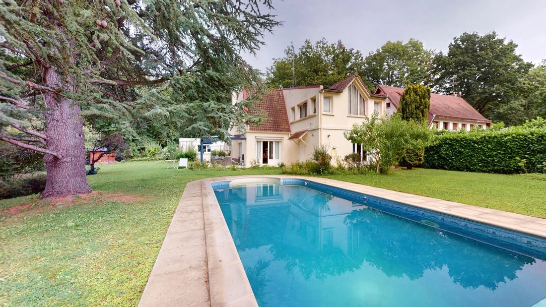 House in Dampierre-en-Yvelines, Ile-de-France, France 1 - 13705775