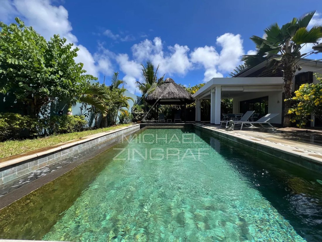Villa in Grand Baie, Rivière du Rempart District, Mauritius 1 - 15234057