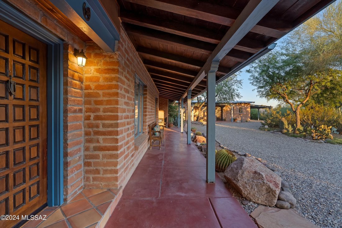 Meticulously Maintained Sprawling Adobe Ranch In Tucson, Arizona ...
