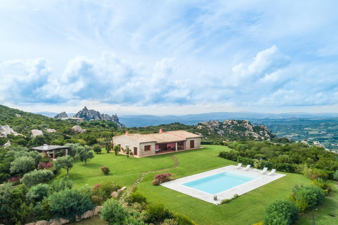 Villa in Arzachena, Sardinia, Italy 1 - 15234077