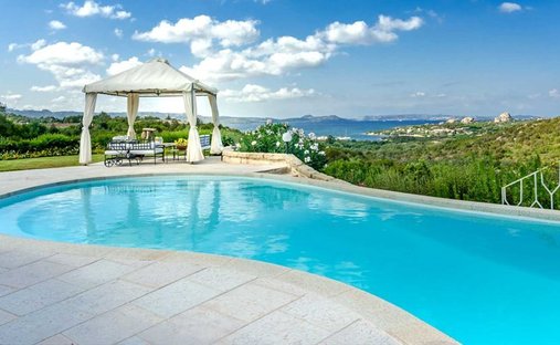 Villa en Baja Sardinia, Cerdeña, Italia 1