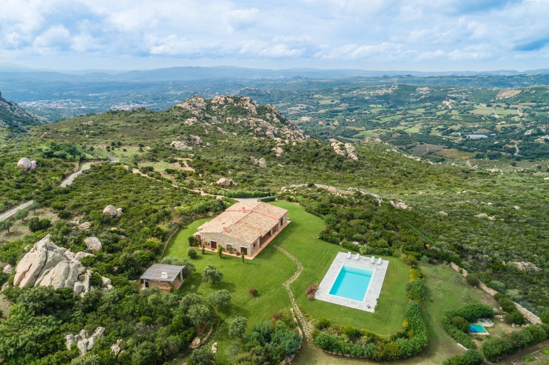 Villa in Arzachena, Sardinia, Italy 4 - 15234077
