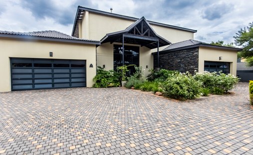 House in Hartbeespoort, North West, South Africa 1