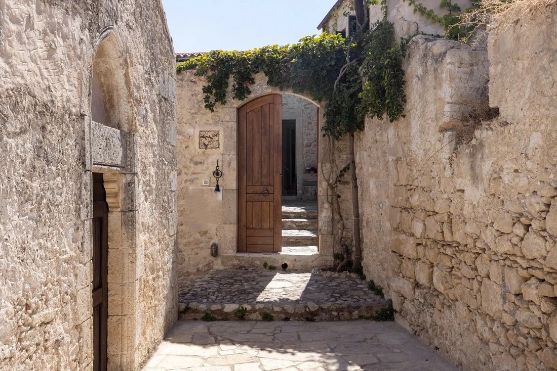Villa in Community of Episkopi, Episkopi Municipal Unit, Greece 4 - 15235352