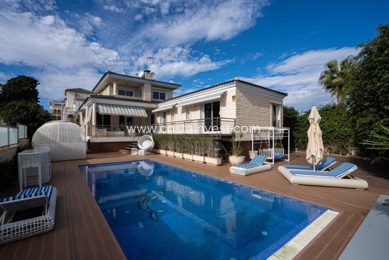 Villa in Torrevieja, Valencian Community, Spain 1 - 15237419