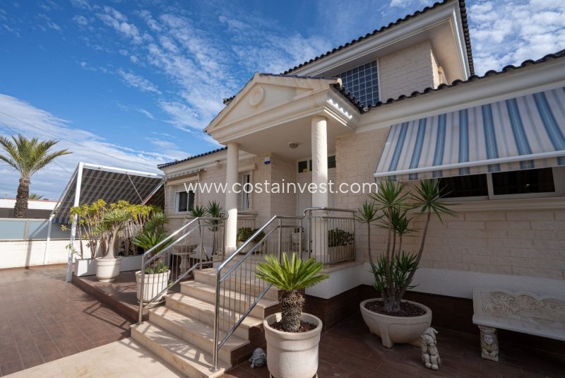 Villa in Torrevieja, Valencian Community, Spain 2 - 15237419