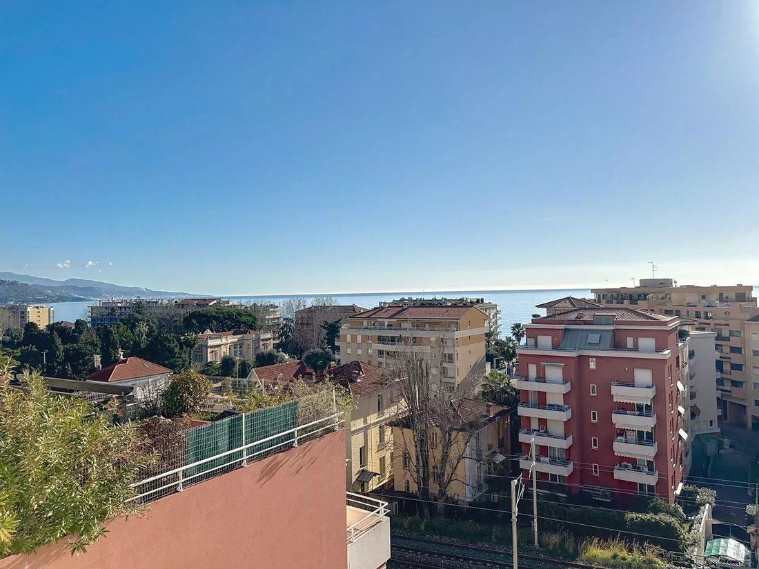 Apartment in Nord Est, Auriol, France 2 - 15237305