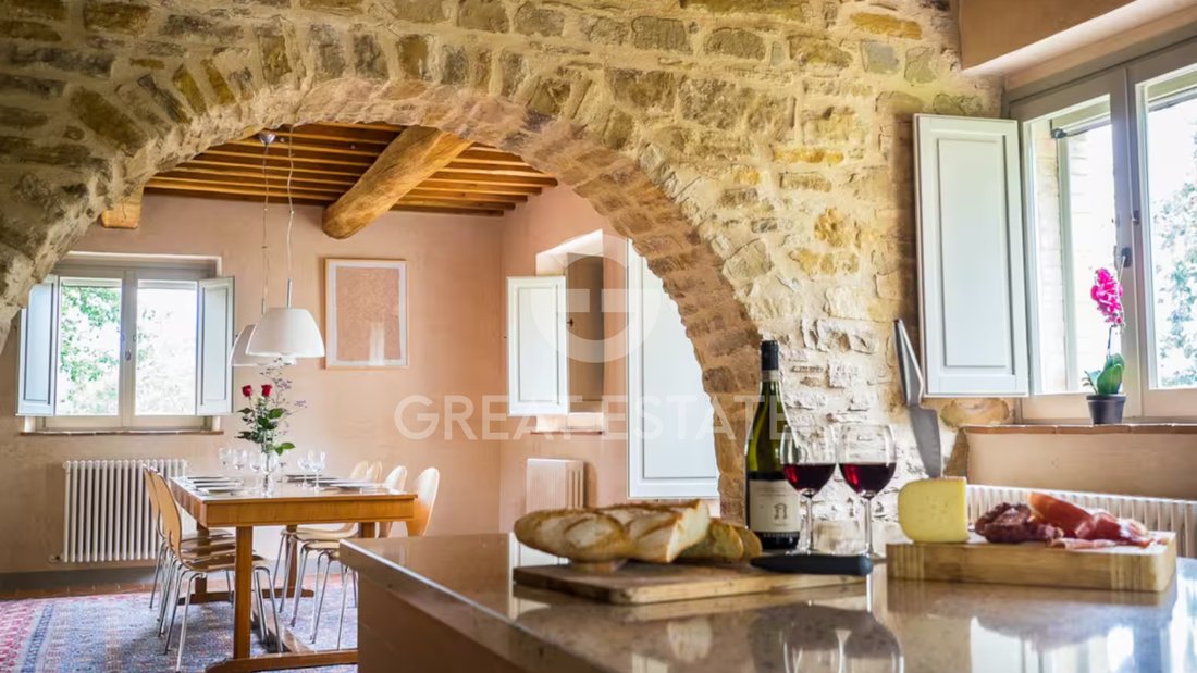 Finca en Gubbio, Umbría, Italia 2 - 15237660