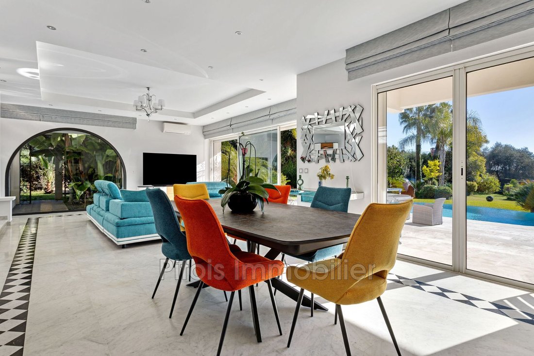 Villa in Les Cougoulins-Rastines, Antibes, France 3 - 15237387