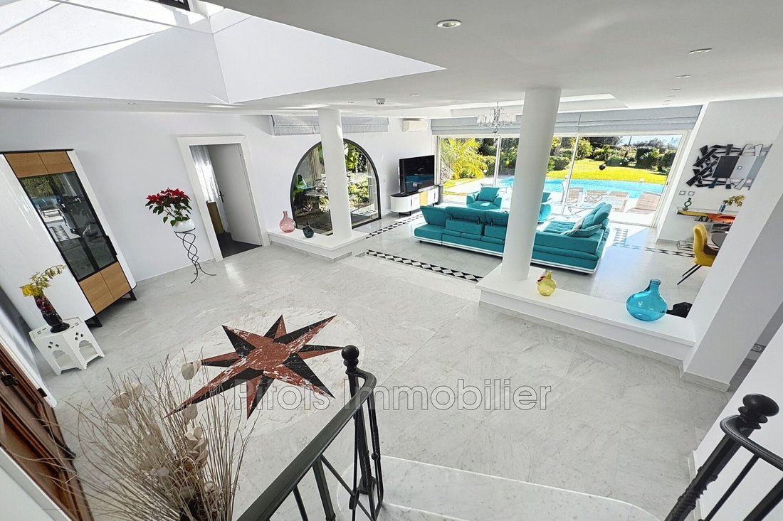 Villa in Les Cougoulins-Rastines, Antibes, France 5 - 15237387
