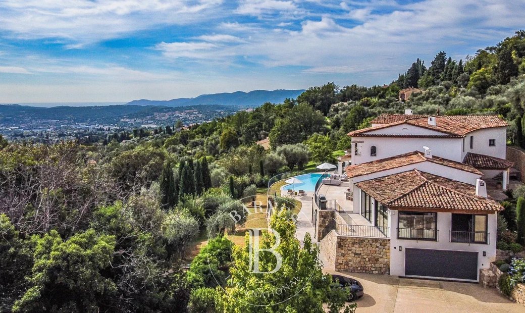 At The Gate Of Châteauneuf Grasse In Grasse Provence Alpes Côte D Azur