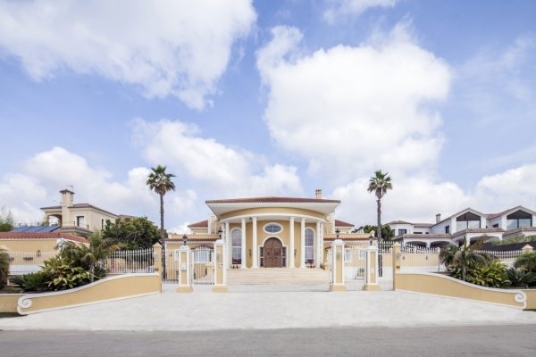 Villa in Sotogrande, San Roque, Andalusia 1 - 15240073