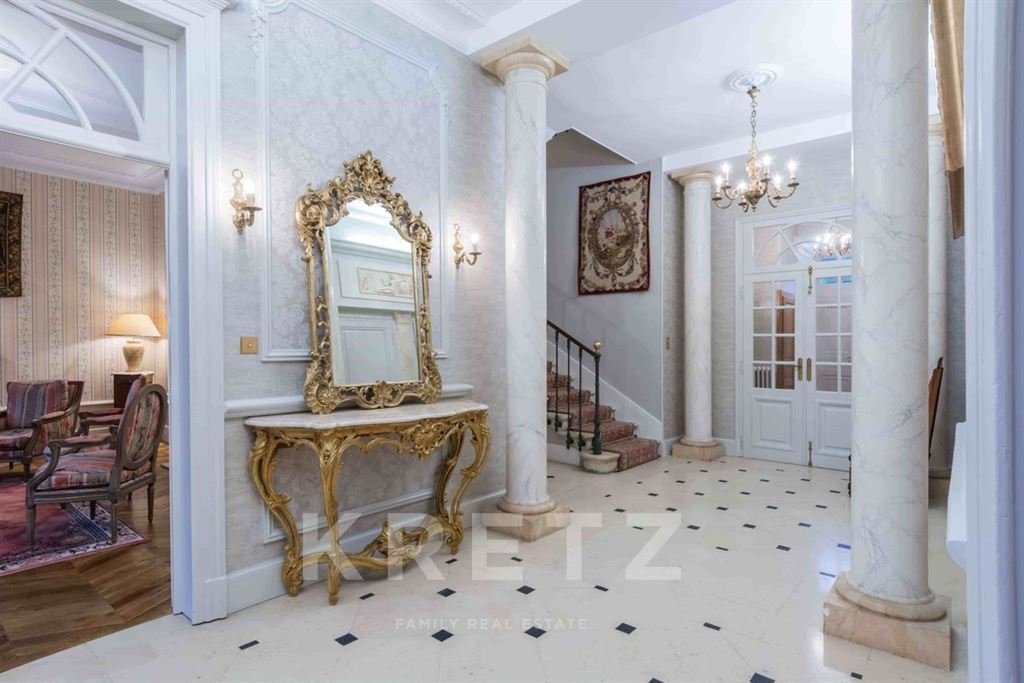 A Timeless Château’s Whisper: 30 Hectares of Auvergne’s Enchanted Solitude