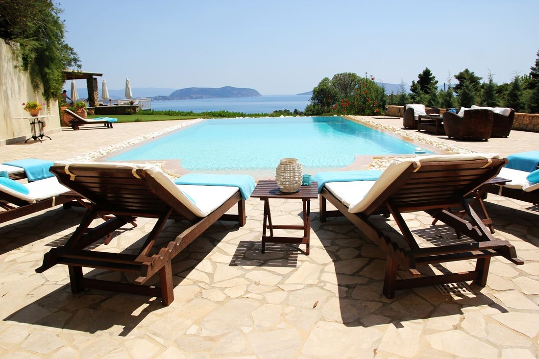 Villa in Koinotita Kranidiou, Kranidi, Greece 1 - 15243009