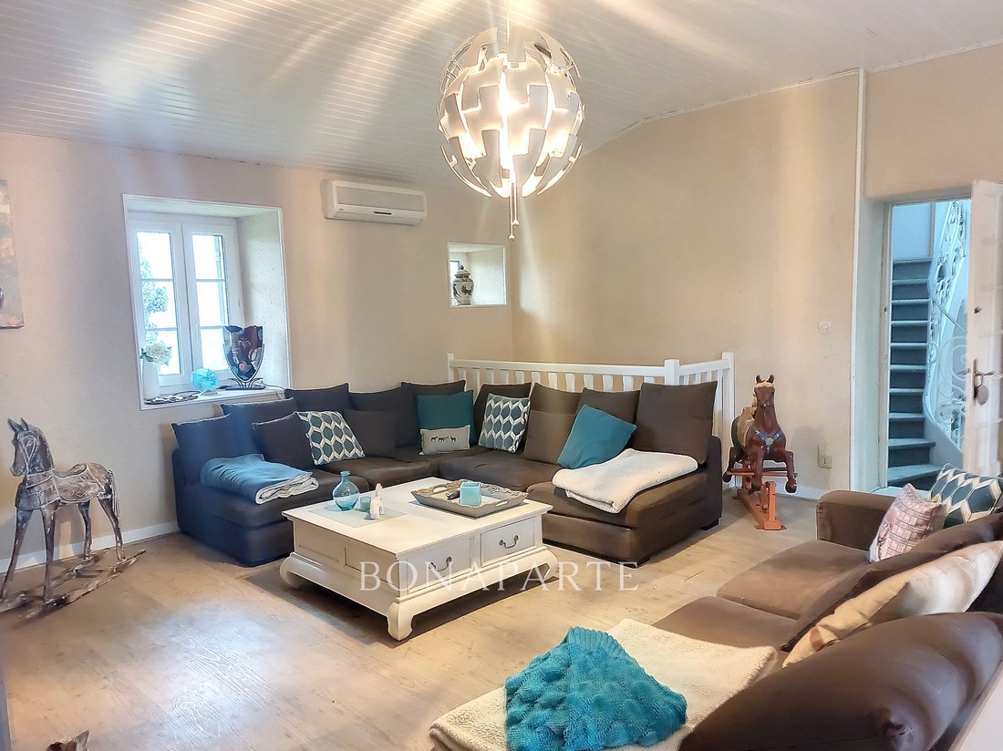 Château des Rêves Bordelais: 6 Hectares of Timeless Elegance Near Bordeaux - 5