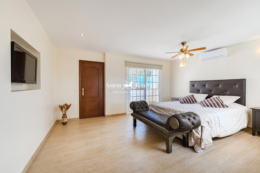 Villa in San Miguel de Abona, Canary Islands, Spain 4 - 15244236