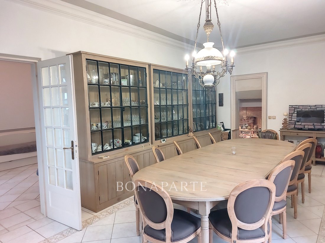 Château des Rêves Bordelais: 6 Hectares of Timeless Elegance Near Bordeaux