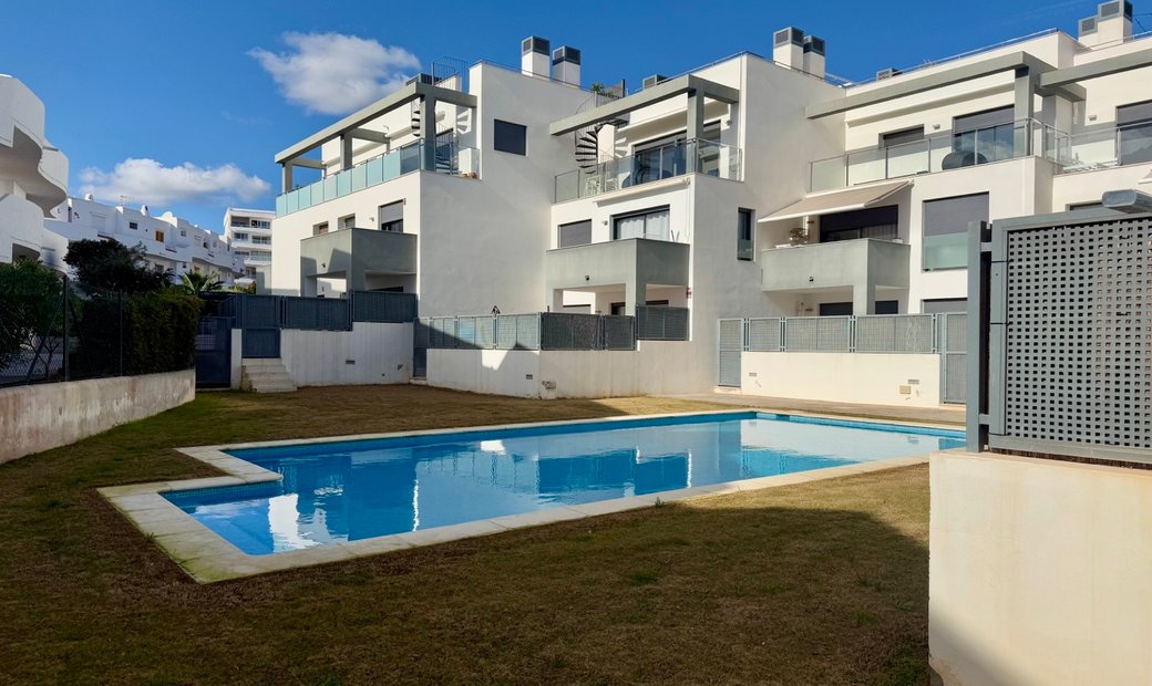 Picture of Modern Cosy 2 bed Apartment | 20 mins to Heathrow | Private Balcony ...