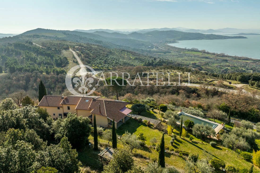Villa en Passignano sul Trasimeno, Umbría, Italia 1 - 15244471