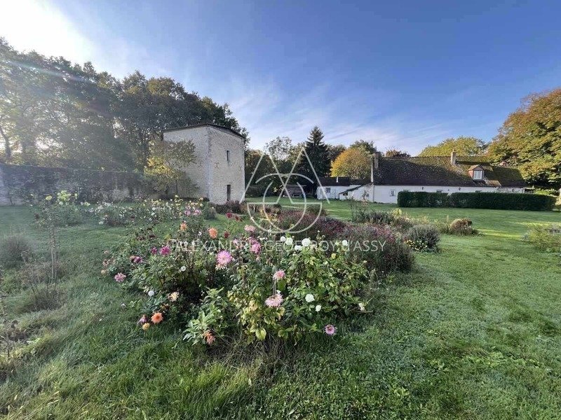 A Timeless Legacy: 15th-Century Manor in the Heart of Loire’s Golden Woods