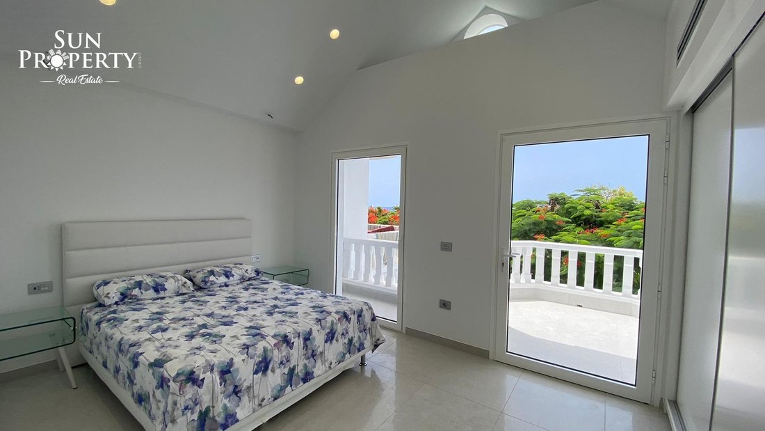 Villa in Costa Adeje, Adeje, Canary Islands 2 - 15243380