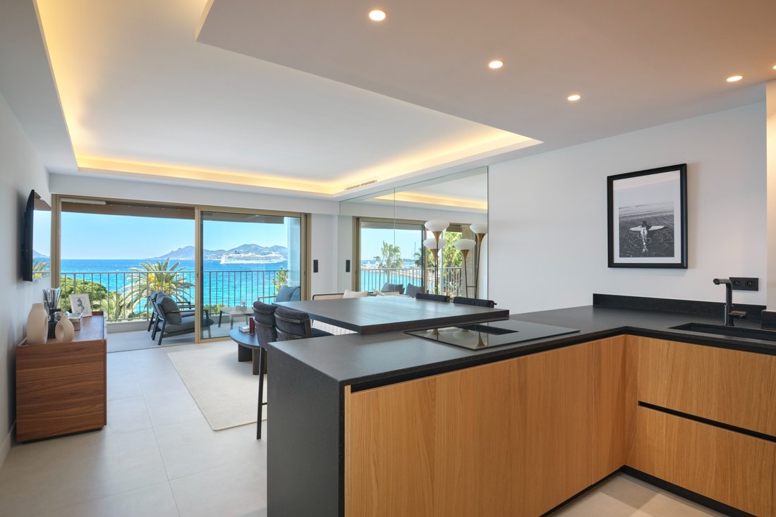 Apartment in Saint Nicolas, Cannes, France 5 - 13360297