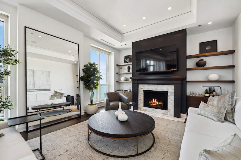Curated visual reference: Rare Penthouse In The Renowned Waldorf In Chicago Illinois United Photo Inspiration