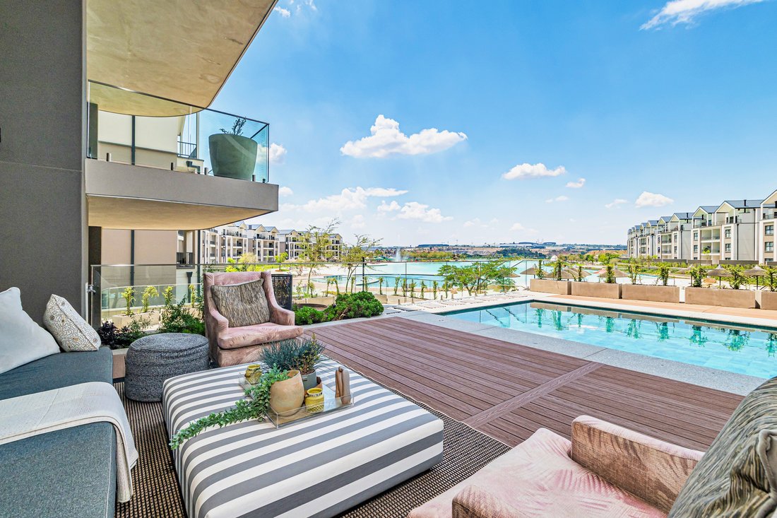 Apartment in Waterfall Country Village, Gauteng, South Africa 1 - 15244598