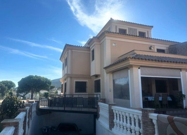 Villa in La Linea de la Concepcion, Andalusia, Spain 2 - 14813053